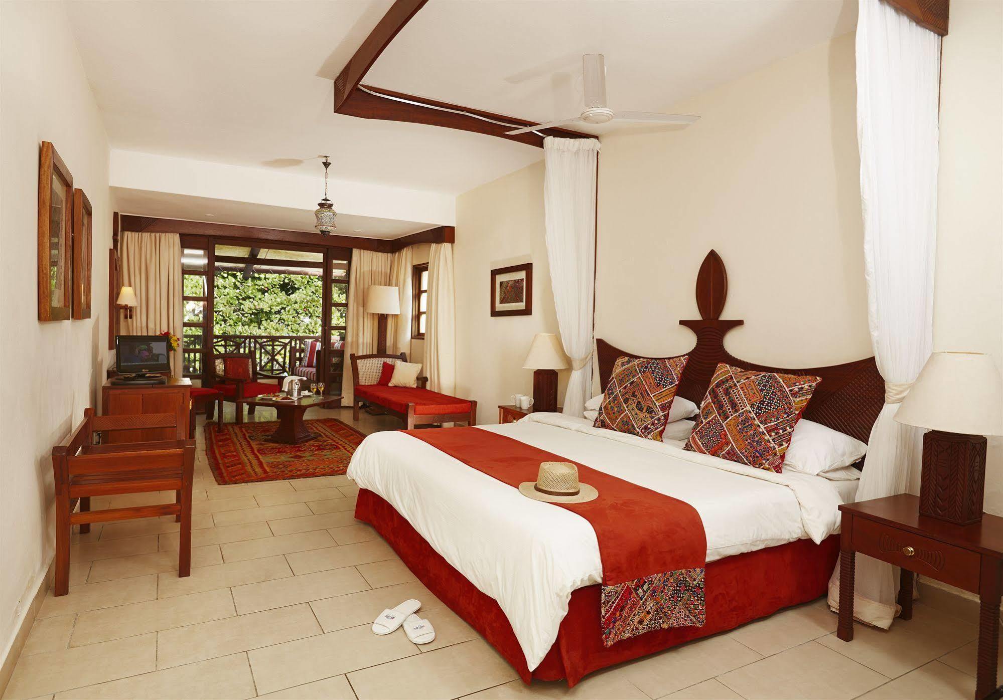 Neptune Beach Resort Bamburi Esterno foto