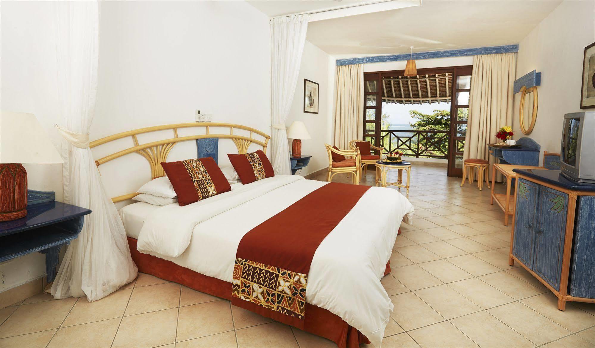 Neptune Beach Resort Bamburi Esterno foto